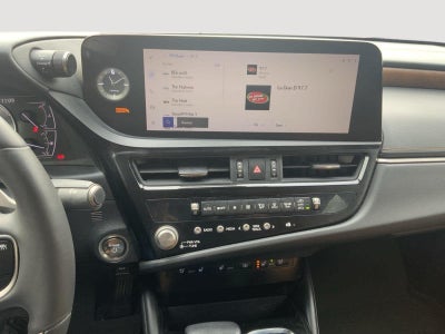 2023 Lexus ES Luxury