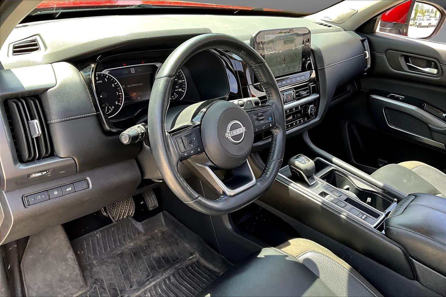 2023 Nissan Pathfinder SL