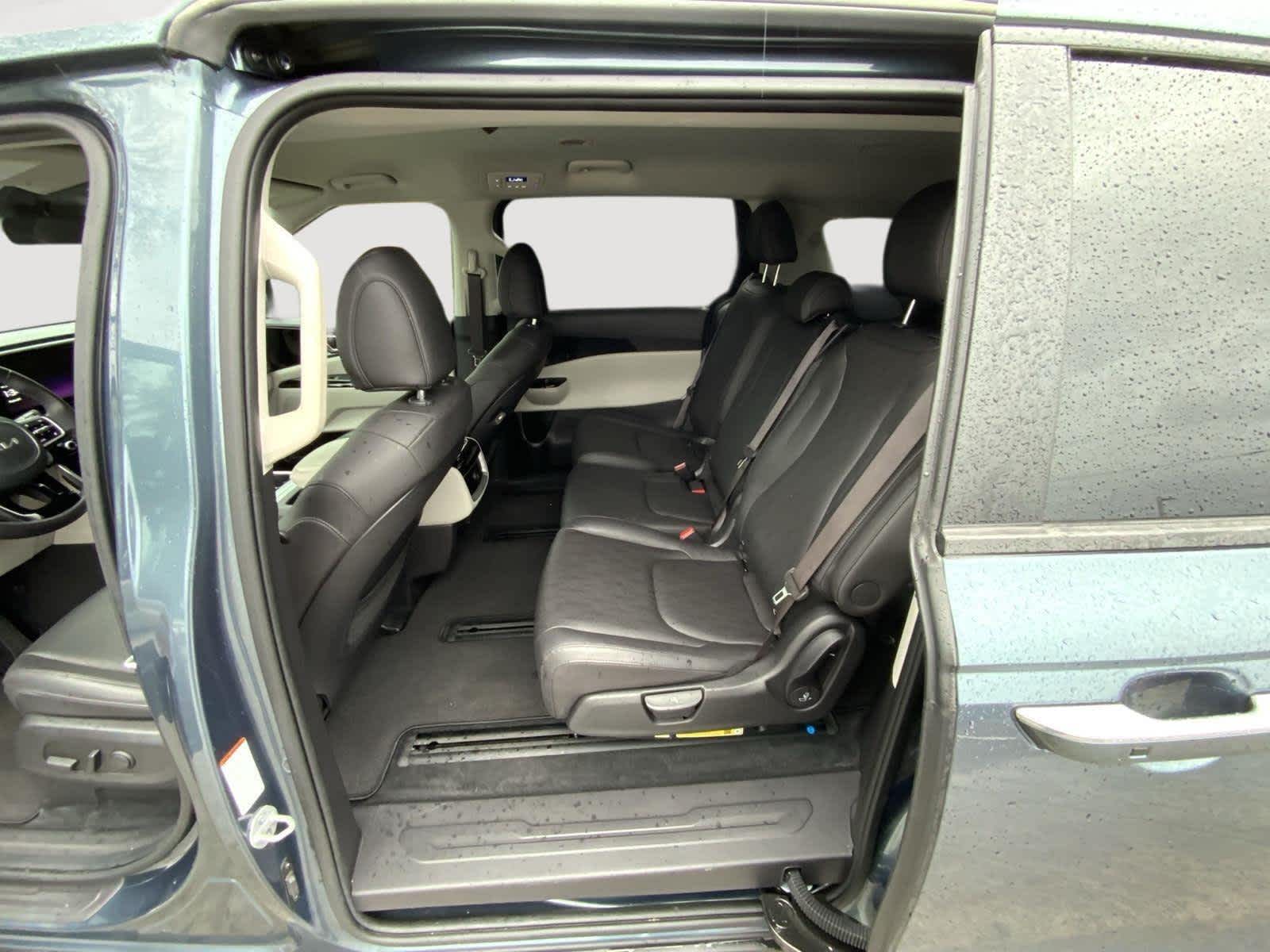 2024 Kia Carnival EX