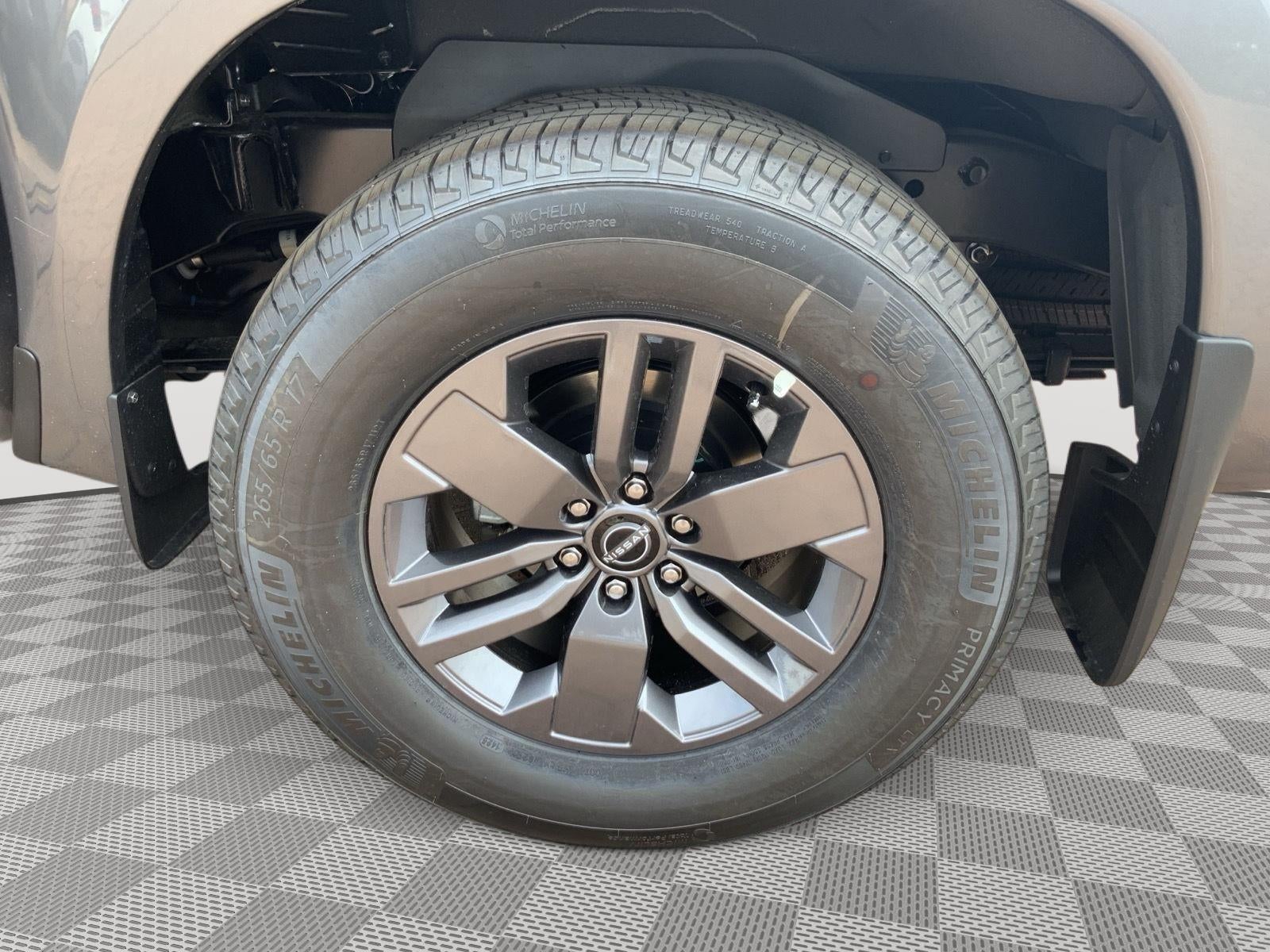 2025 Nissan Frontier Crew Cab SV