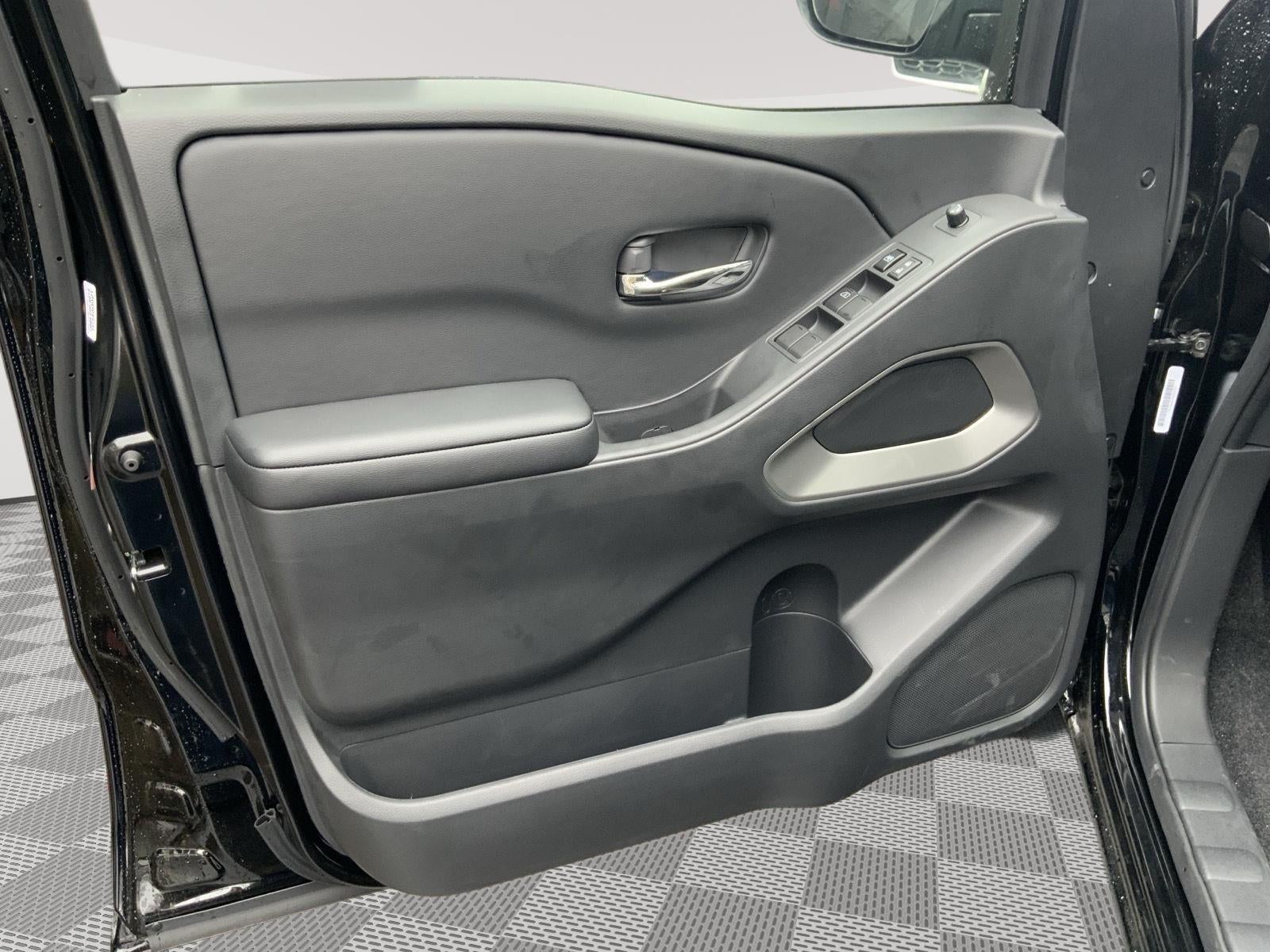 2025 Nissan Frontier Crew Cab SV