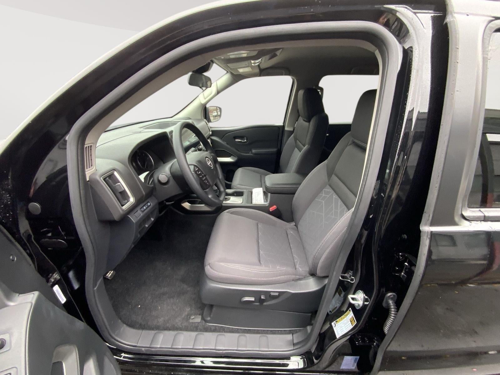 2025 Nissan Frontier Crew Cab SV