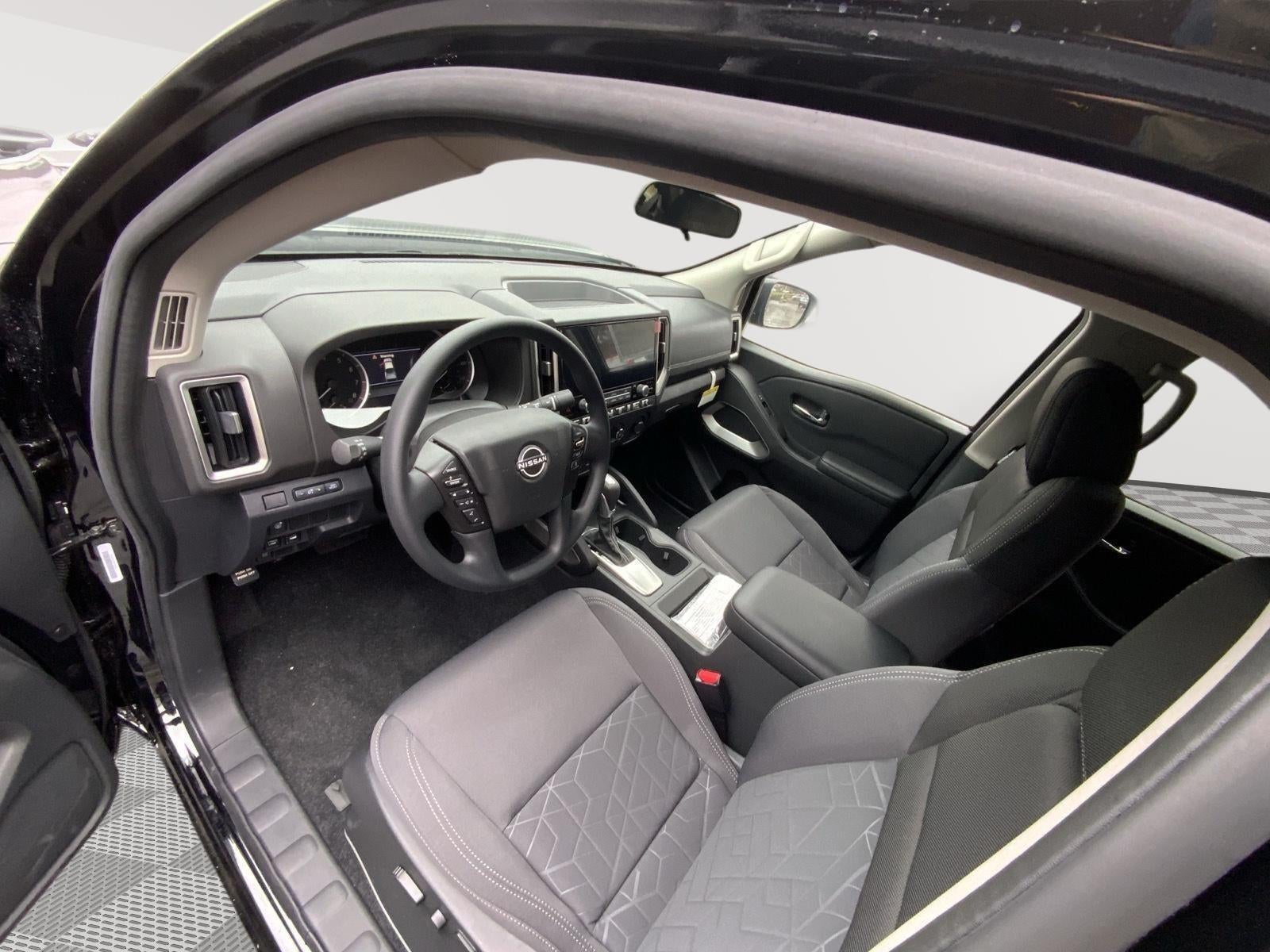 2025 Nissan Frontier Crew Cab SV