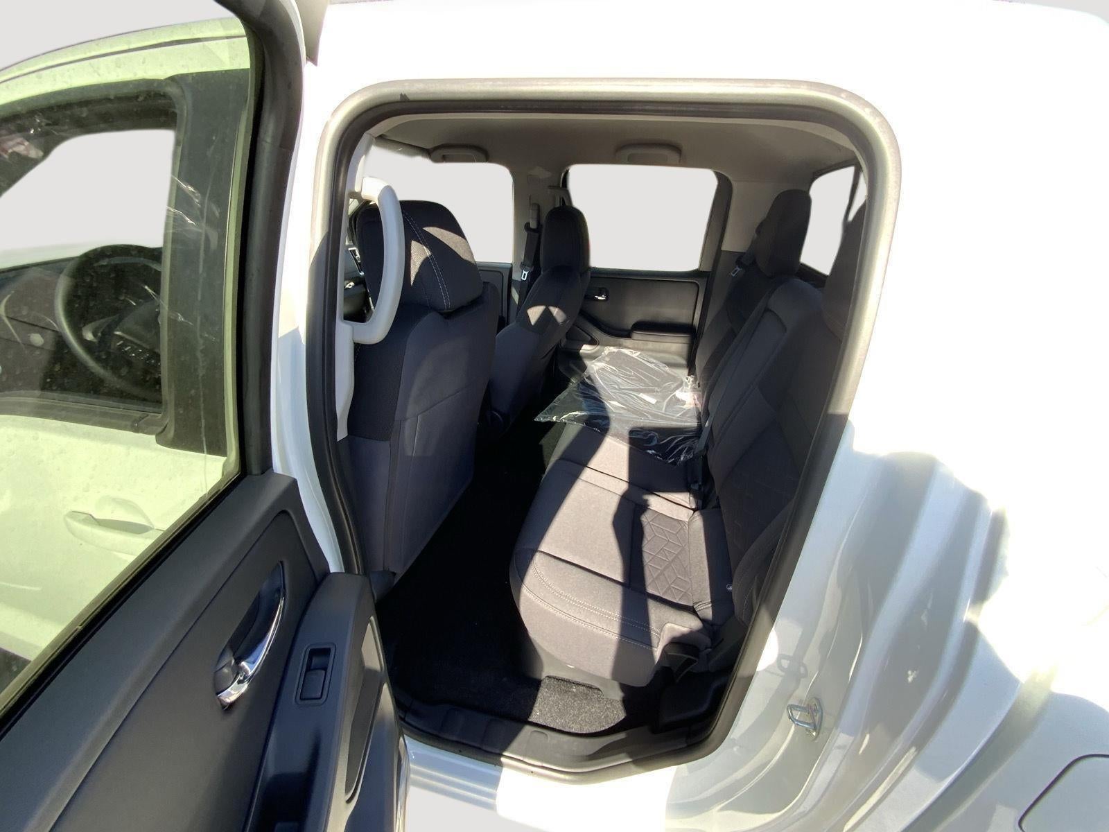 2025 Nissan Frontier Crew Cab SV