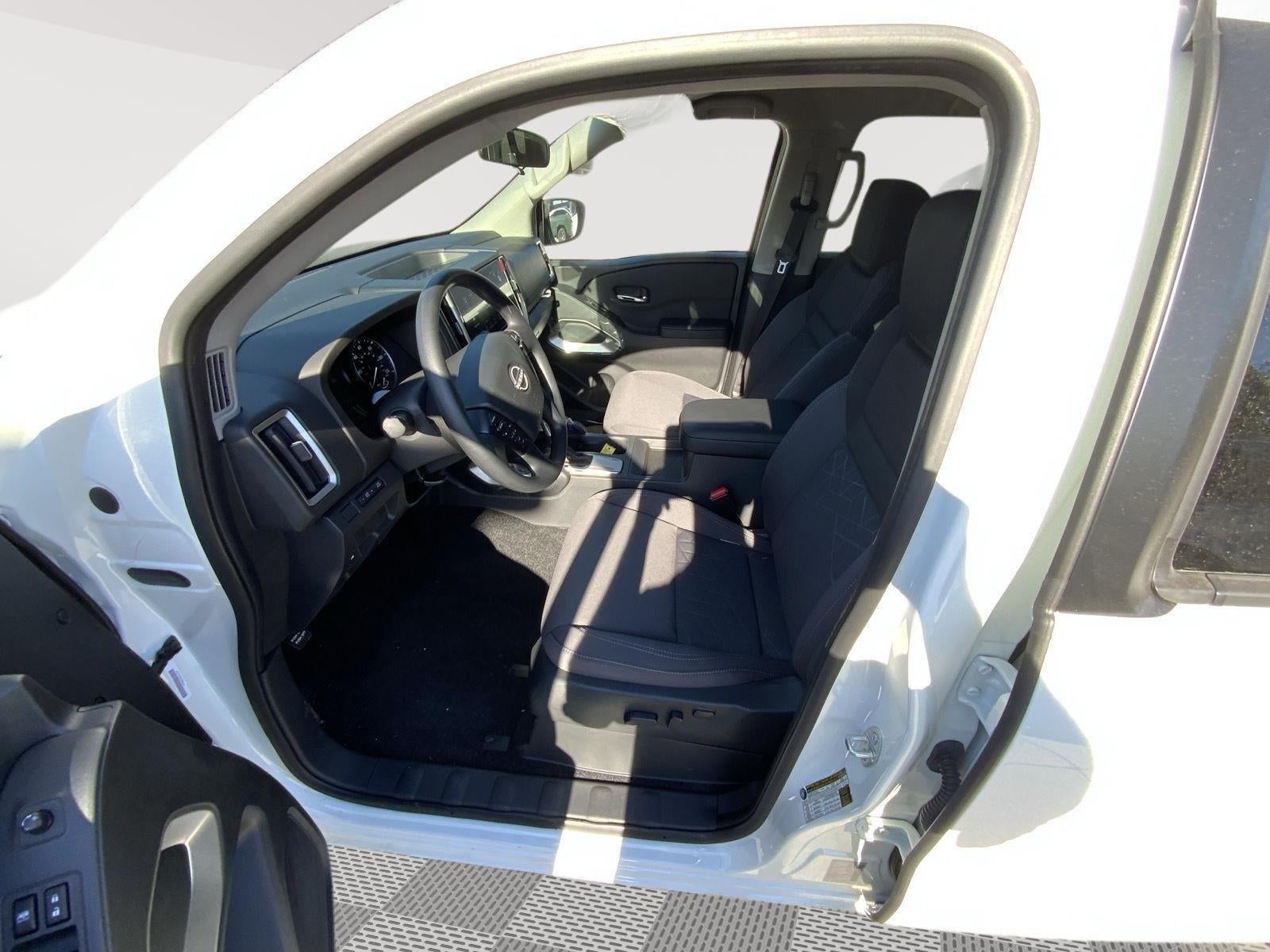 2025 Nissan Frontier Crew Cab SV