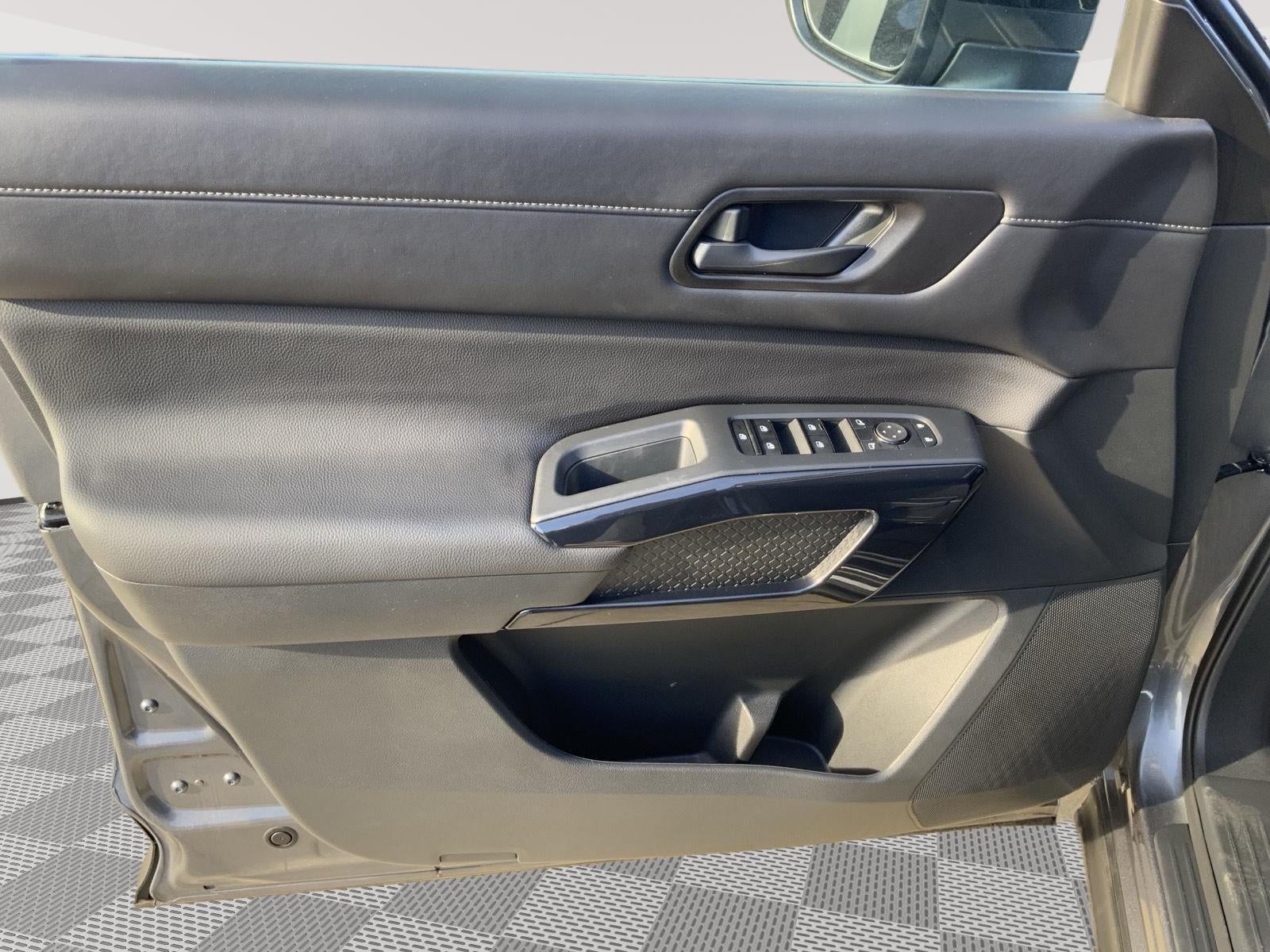 2025 Nissan Pathfinder S