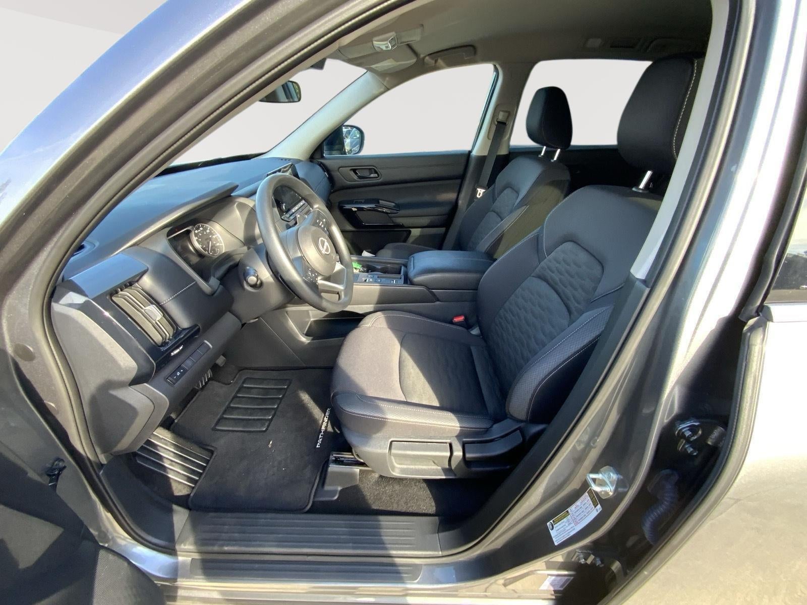 2025 Nissan Pathfinder S