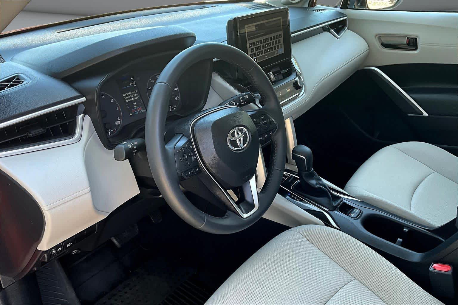 2024 Toyota Corolla Cross LE